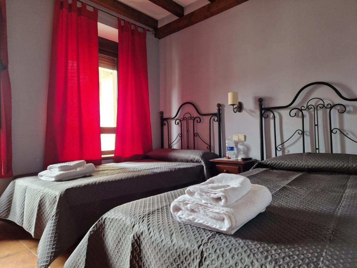 Hostal La Plata Oropesa Buitenkant foto